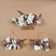 Charger l'image dans la galerie, Bijoux en fleurs éternelles de la collection Ambre, parfait pour les mariées à la recherche d’élégance et de simplicité.