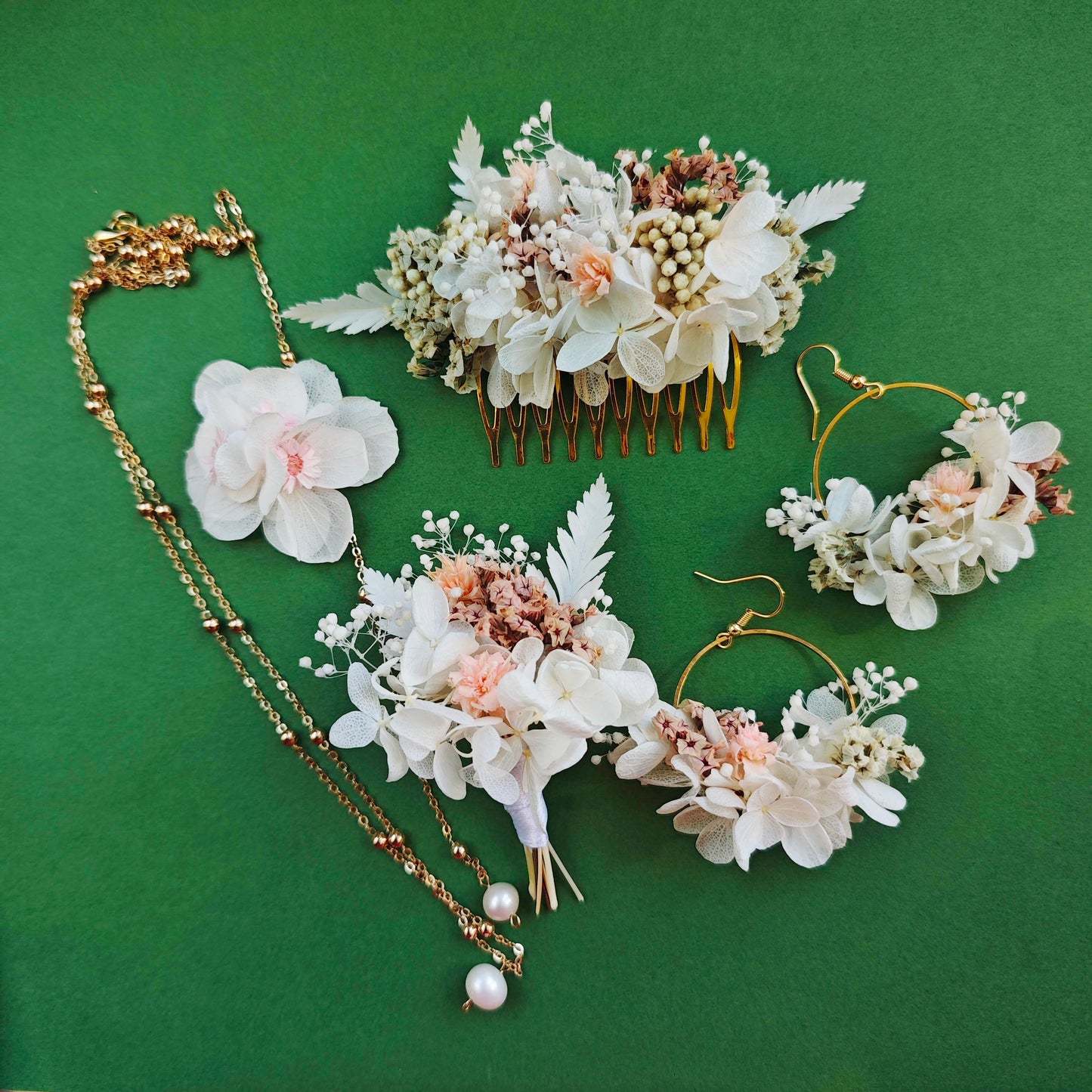 Bijoux de mariage floral aux tons ivoire et rose
