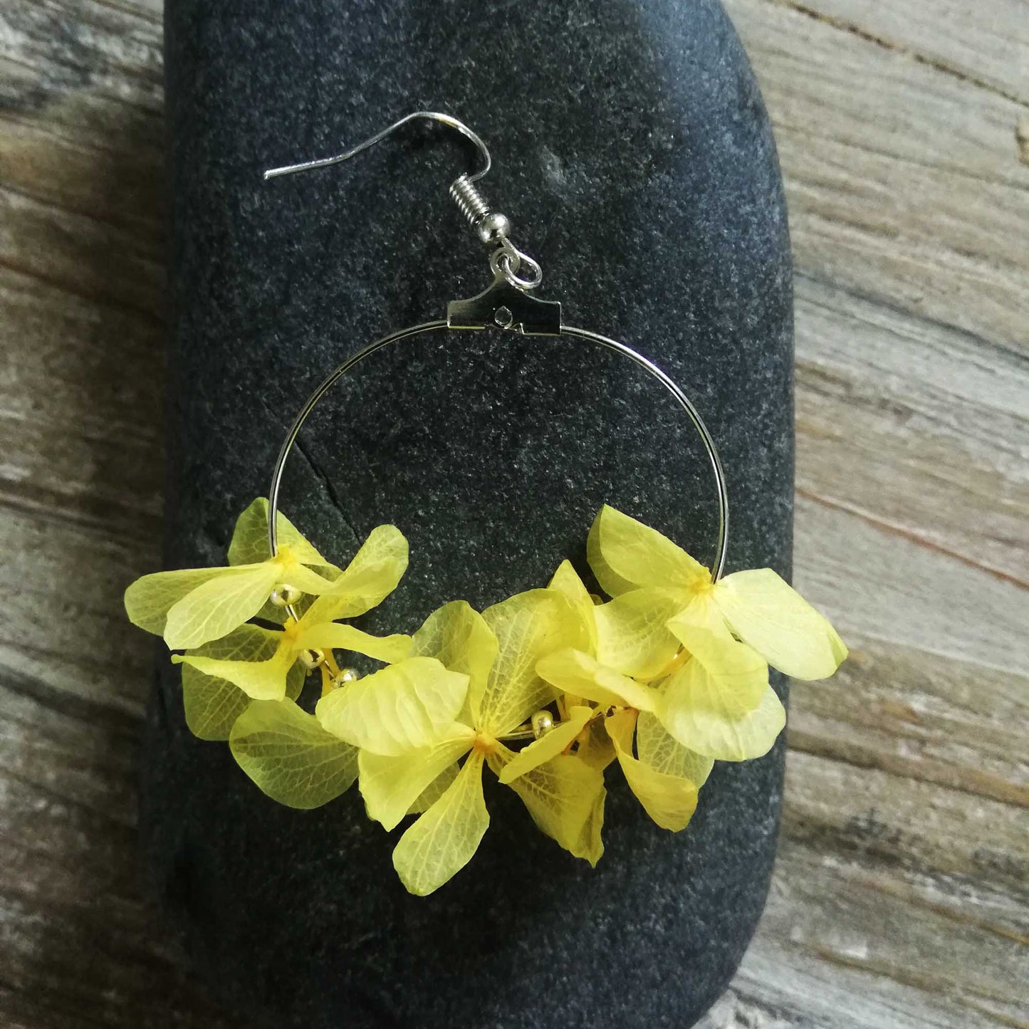 Boucle d'oreilles fleurs stabilisées jaune