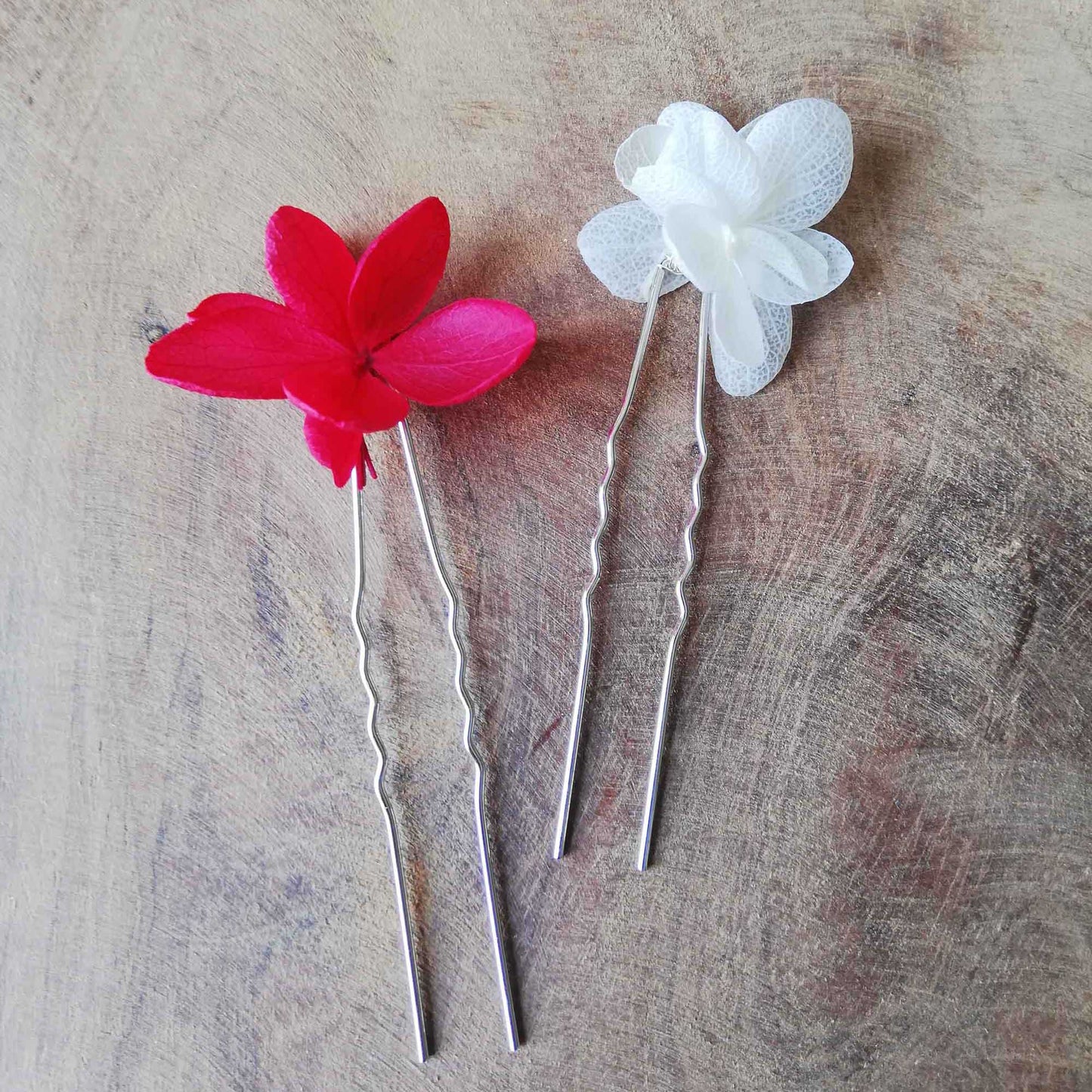 Lot de 2 Pins de fleur rouge