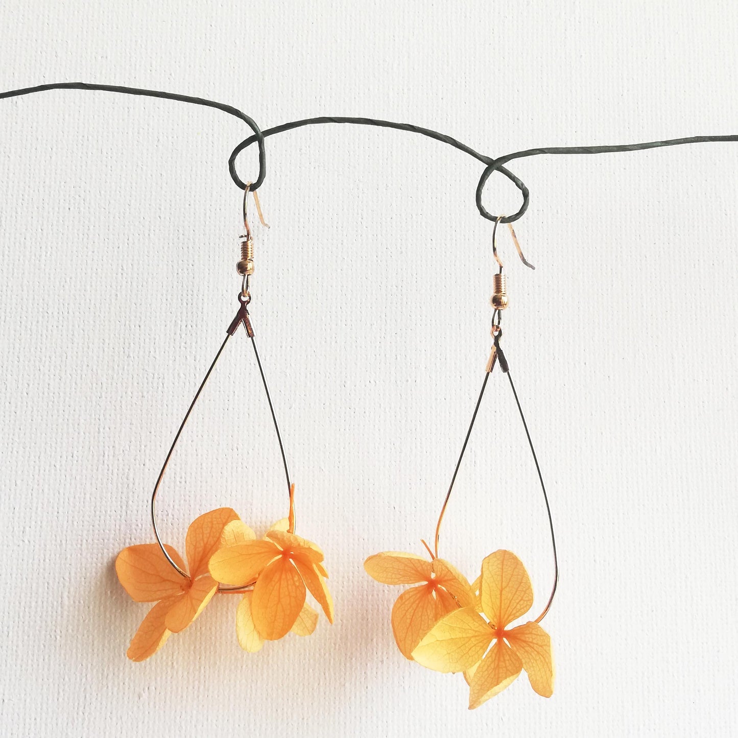 Boucle d'oreilles vert en fleurs séchées