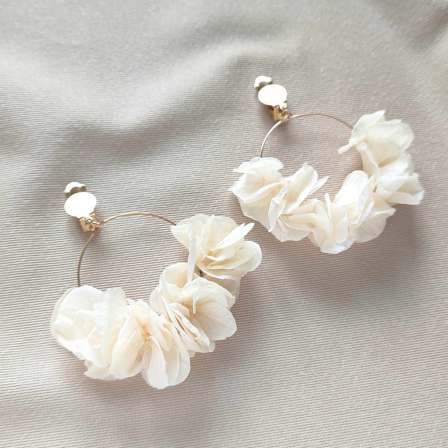 boucles d'oreilles en fleurs séchées et stabilisées