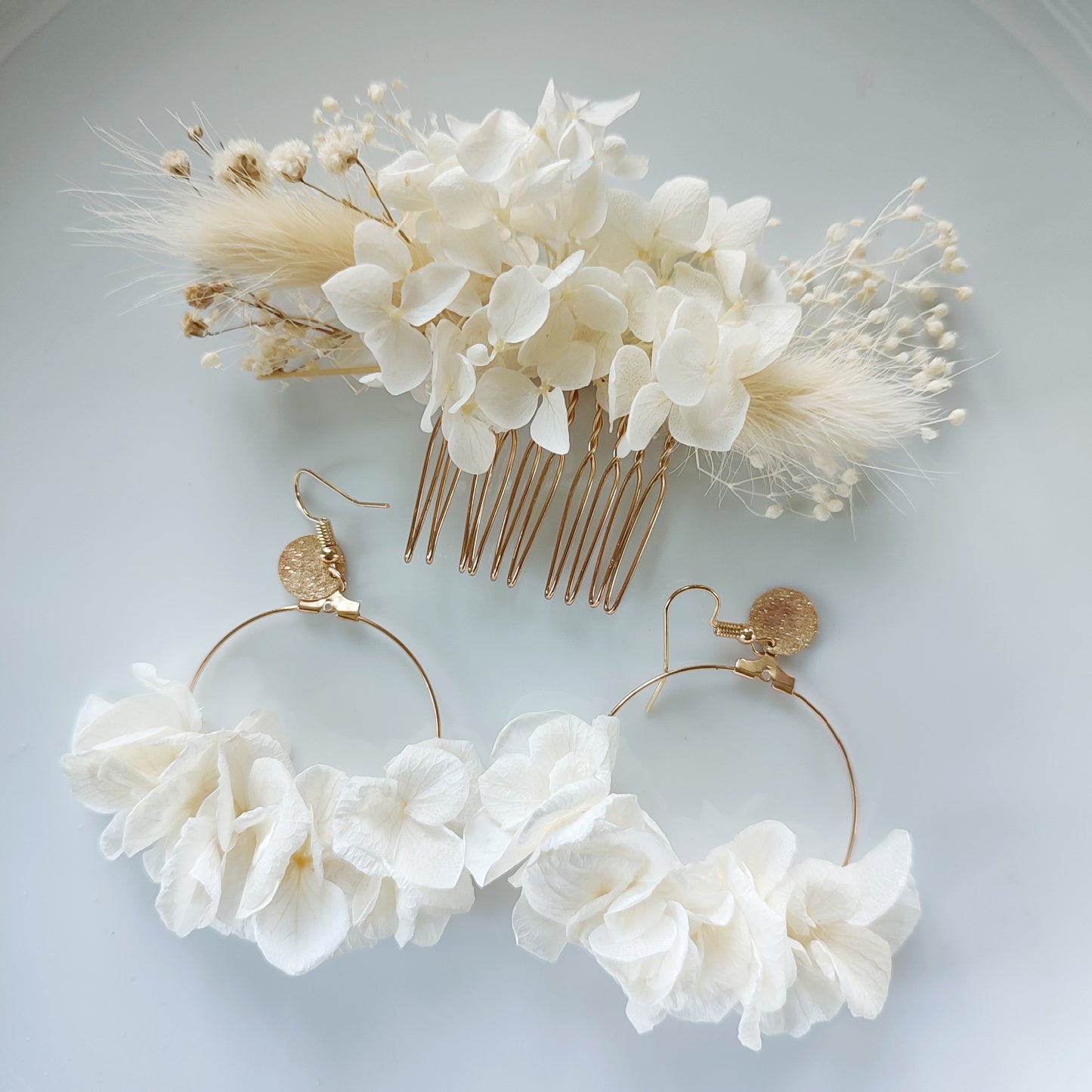 Boucles d'oreilles blanches fleurs stabilisées