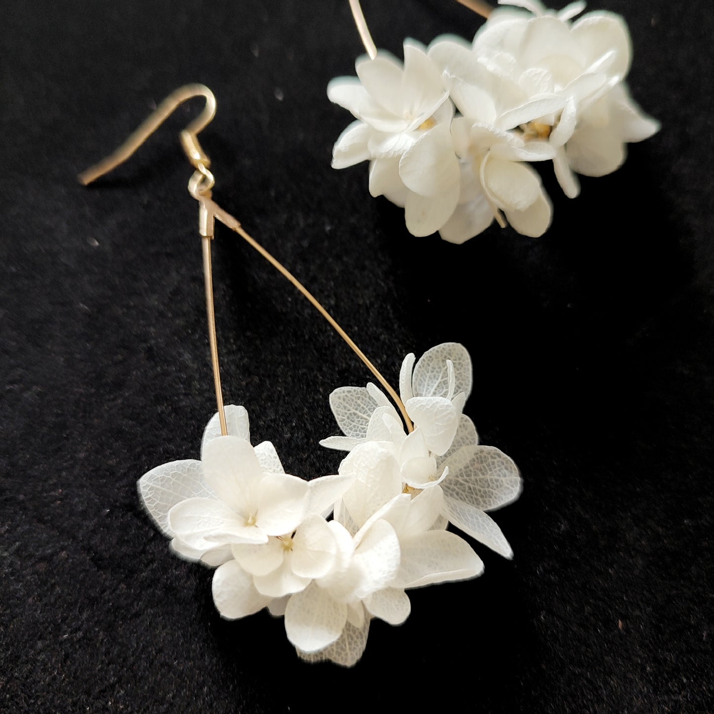 Boucle d'oreilles blanc en fleurs séchées