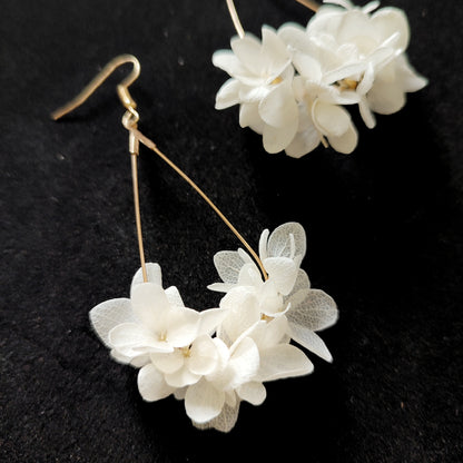 Boucle d'oreilles blanc en fleurs séchées