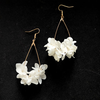 Boucle d'oreilles blanc en fleurs séchées