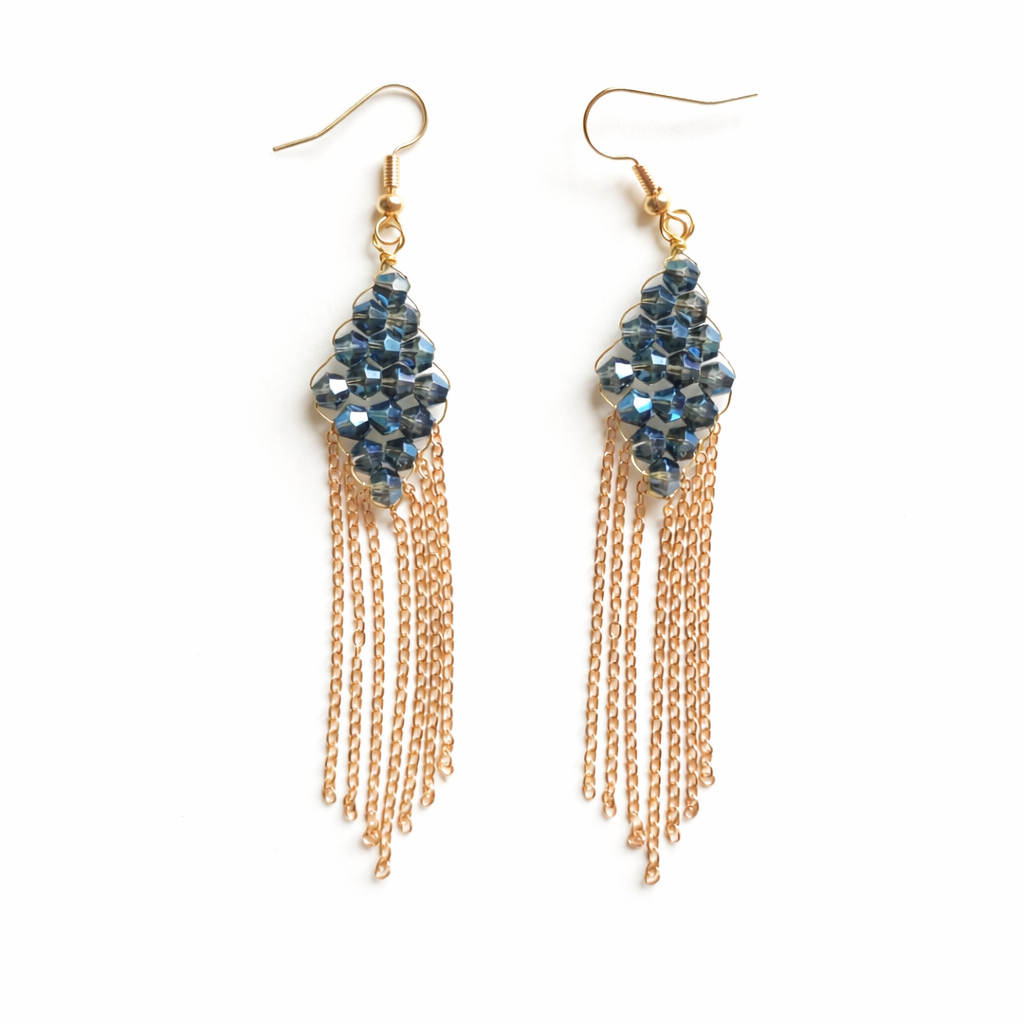 Boucles d’oreilles losange en perles bleues avec chaînes dorées