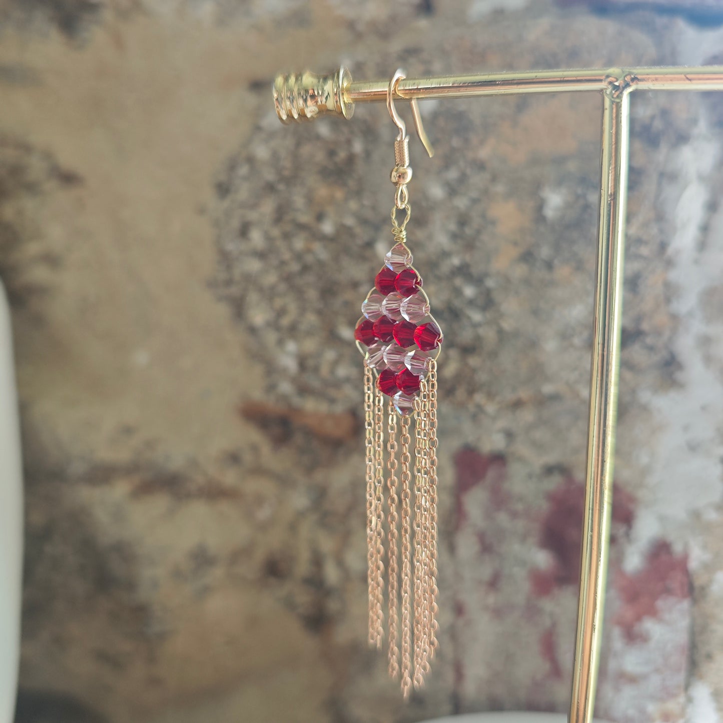 Boucles d’oreilles losange en perles rouges faites main