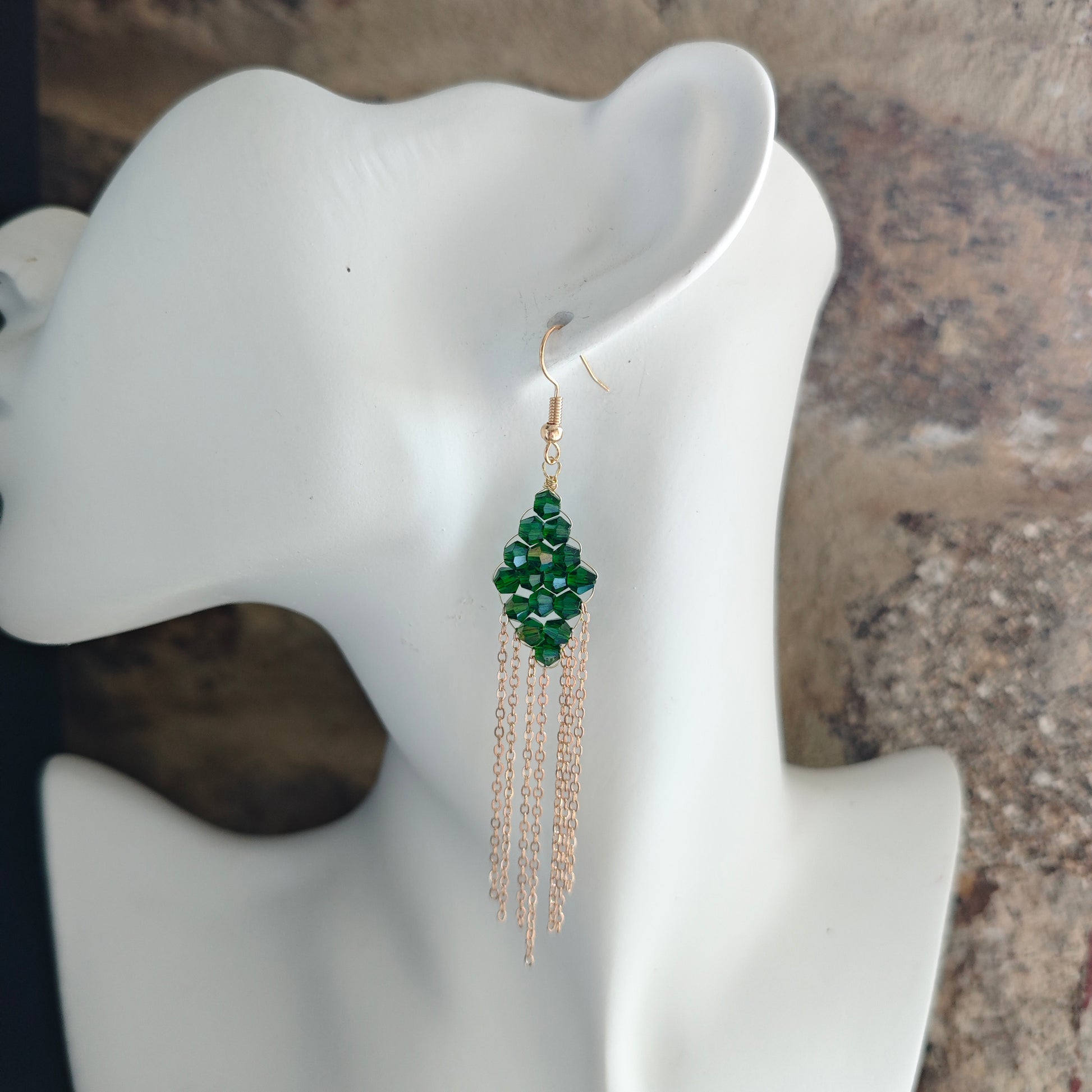 Boucles d’oreilles losange en perles vertes à franges fines