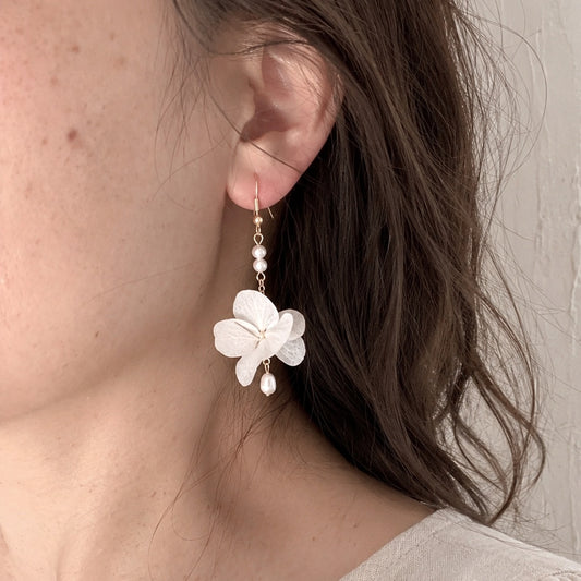 Boucles d'oreilles Albane Simple en fleurs stabilisées blanches et Gold Filled 14K