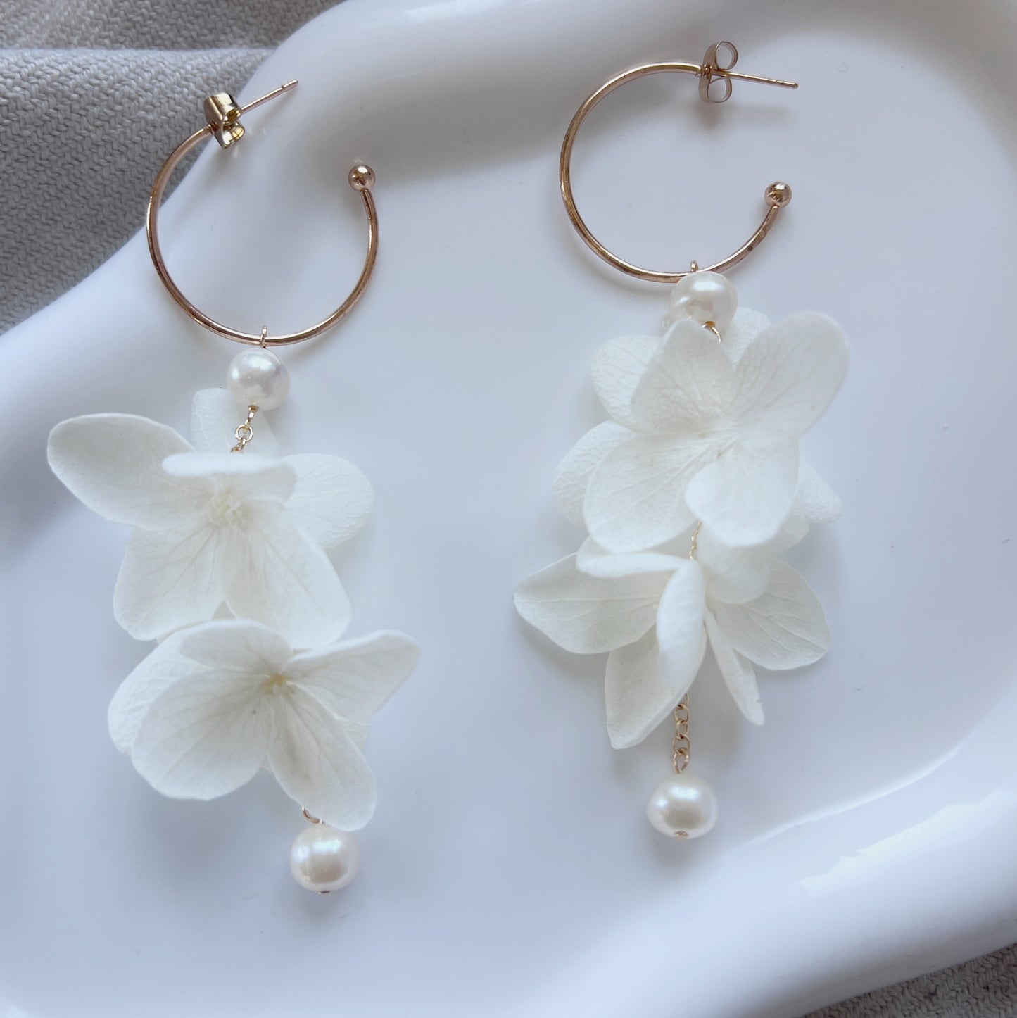  Boucles d’oreilles suspendues en fleurs stabilisées réalisées à la main