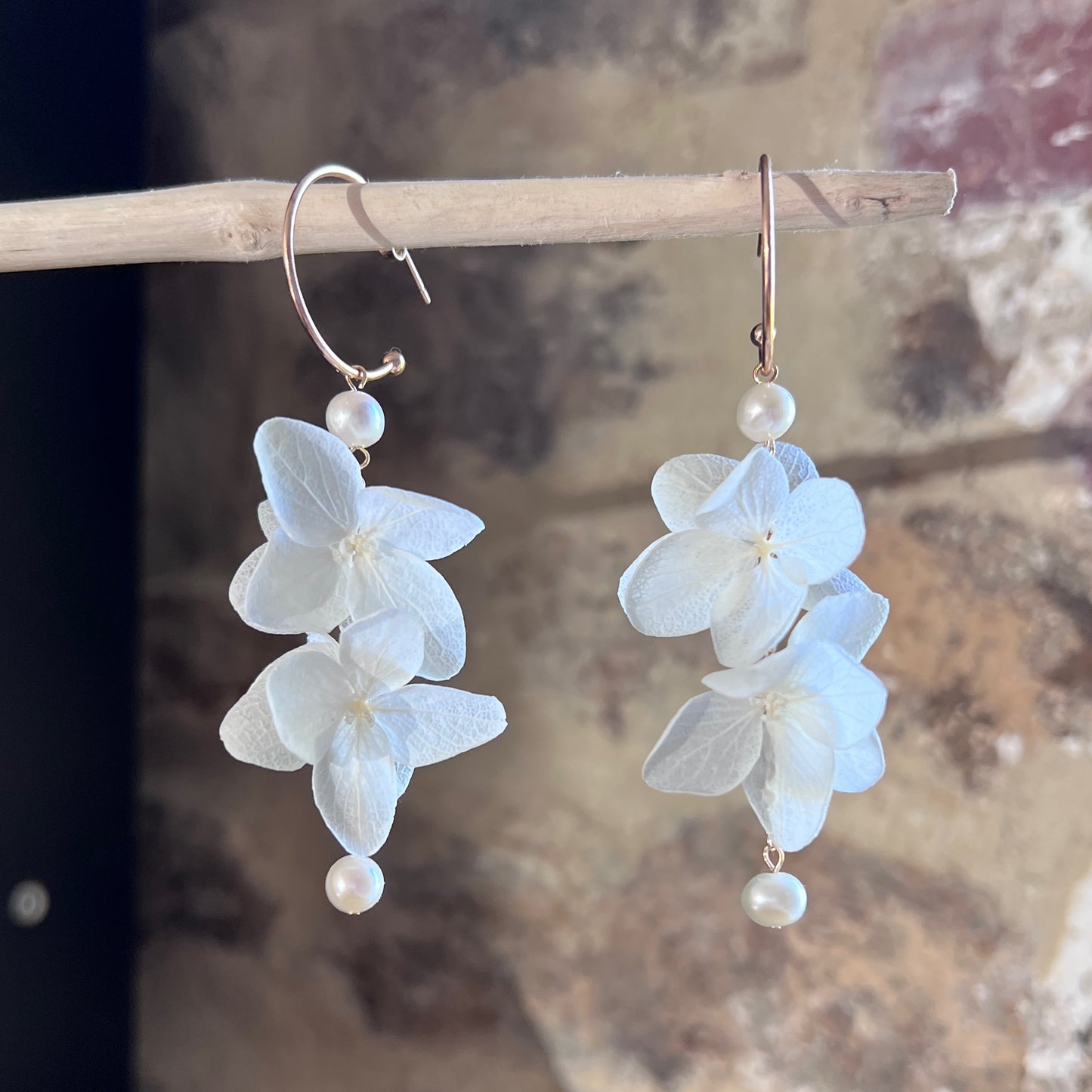 Boucles d’oreilles Albane Duo portées pour un mariage bohème