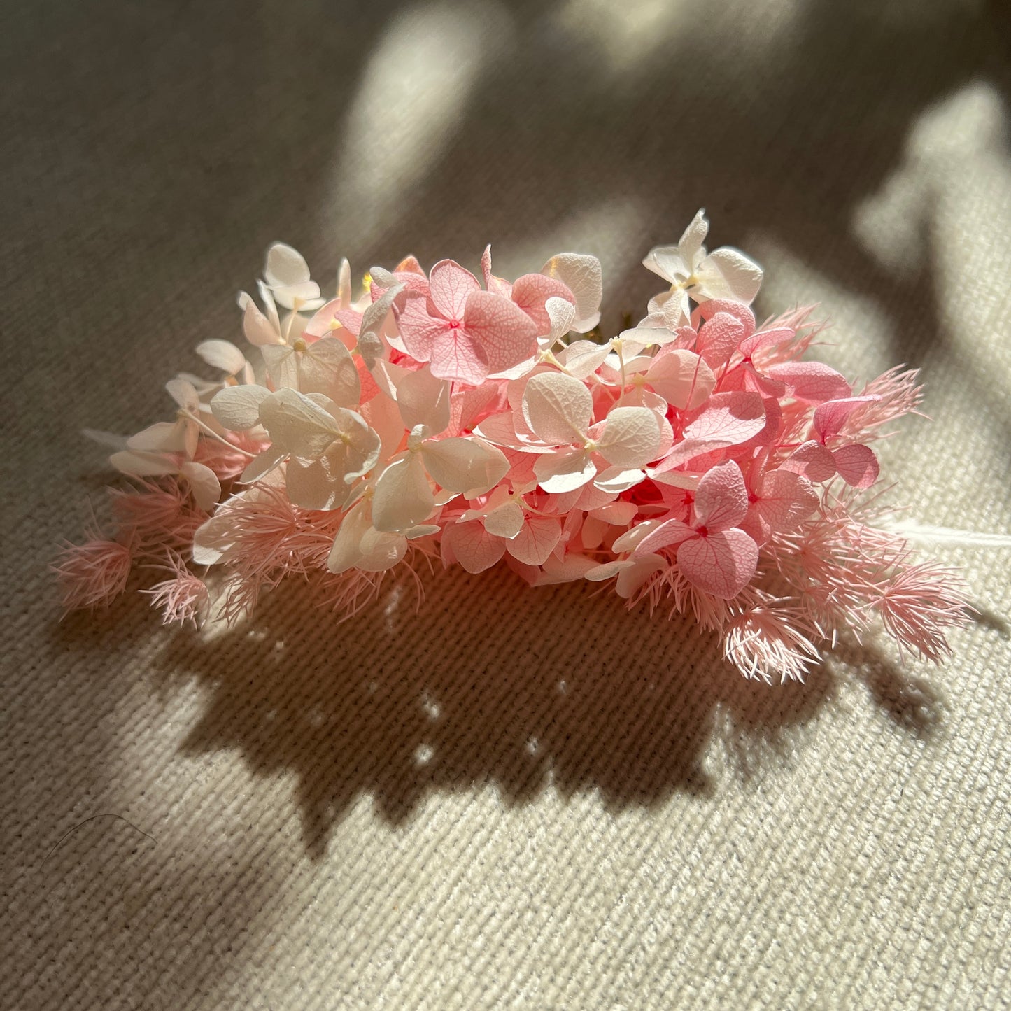 Peigne de coiffure mariage en fleurs stabilisées collection Rosée