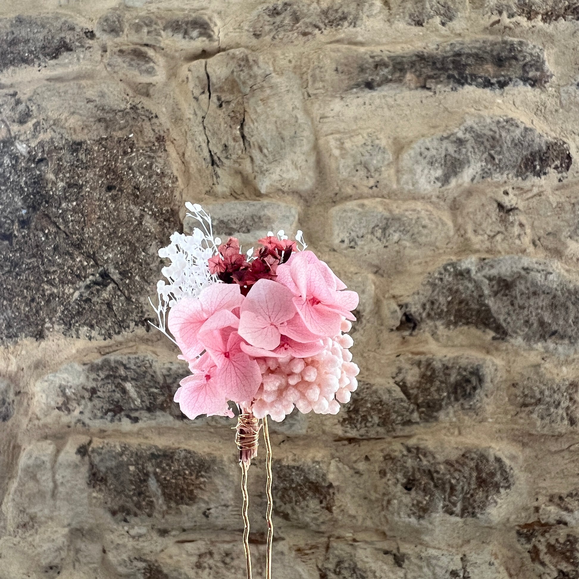 Épingles florales Rosée fabriquées à la main avec de véritables fleurs stabilisées