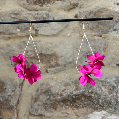 Boucles d'oreilles florales en véritables fleurs stabilisées fuchsia