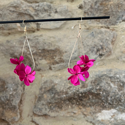 Boucles d'oreilles florales en véritables fleurs stabilisées fuchsia