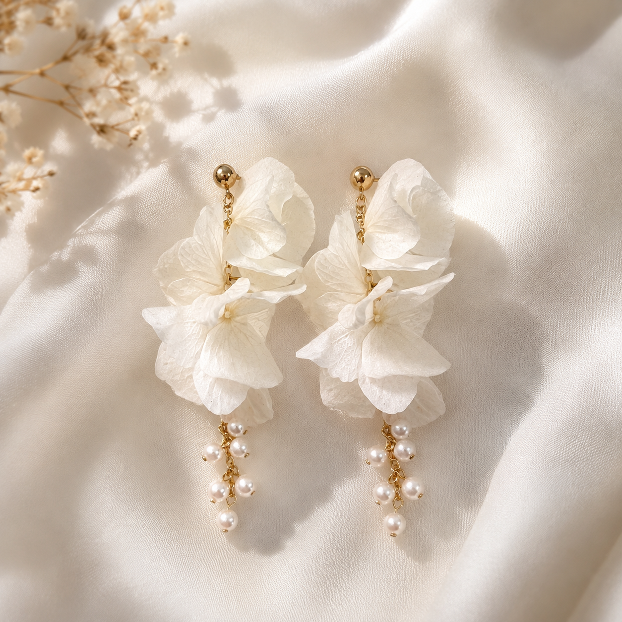 Boucles d’oreilles Albane Perles en fleurs d’hortensia stabilisées blanches