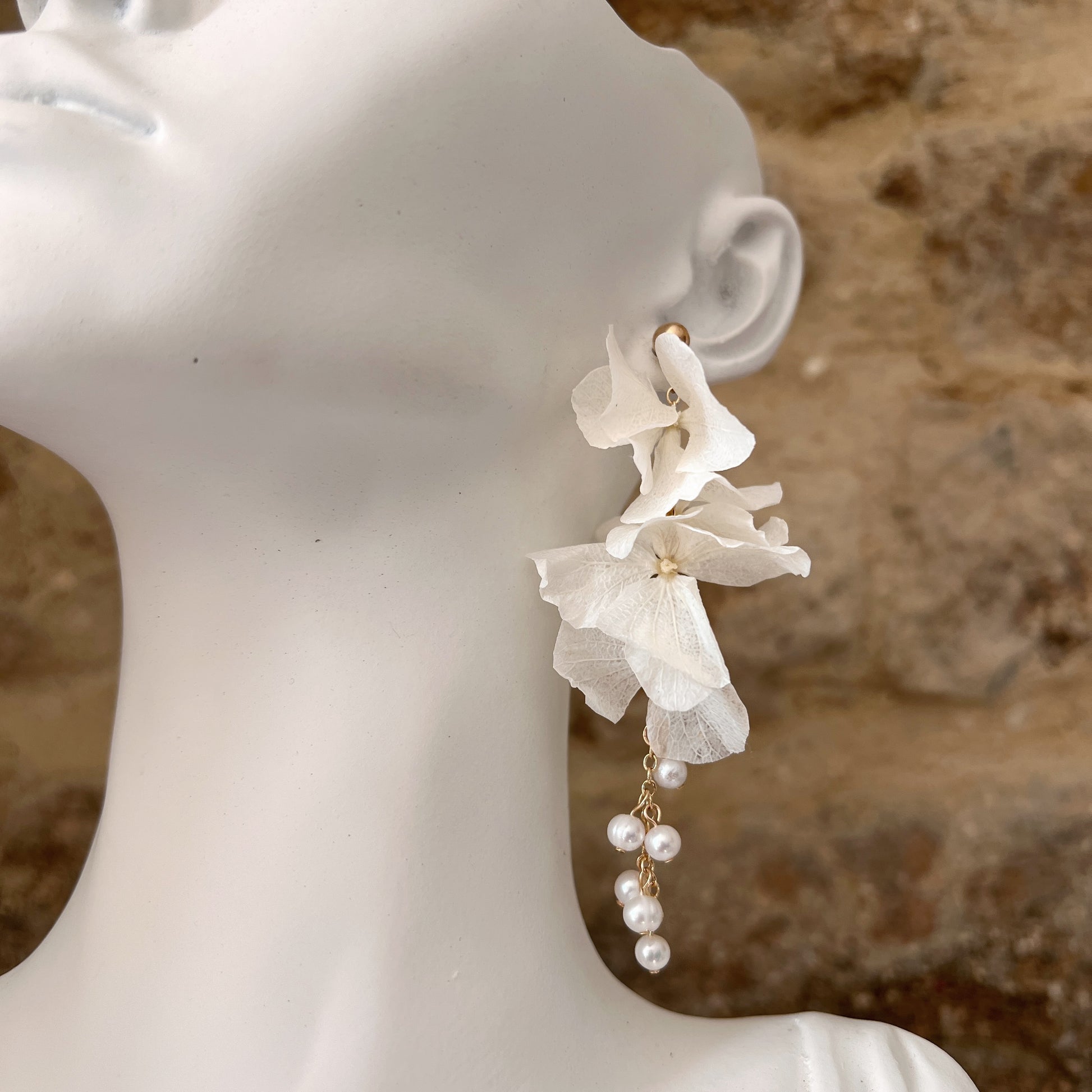 Boucles d’oreilles fleurs blanches et perles Albane Perles