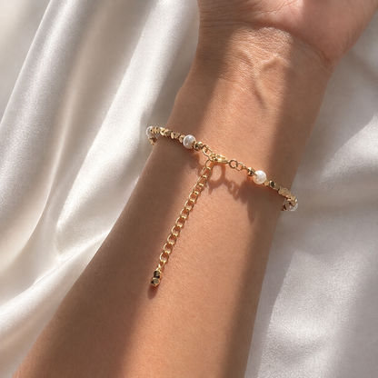 Bracelet Cléa en perles dorées et perles d’eau douce