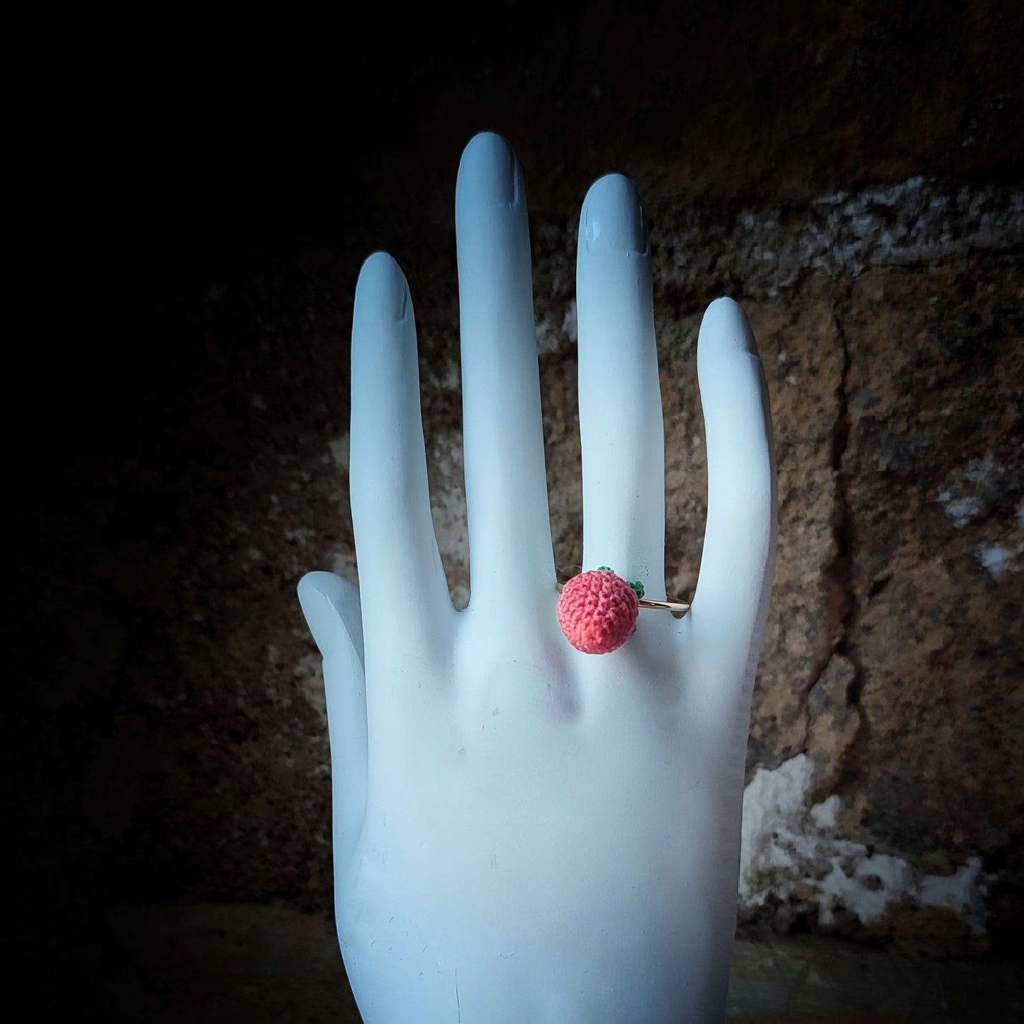 Bague en crochet fait main fraise