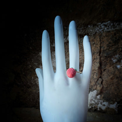 Bague en crochet fait main fraise