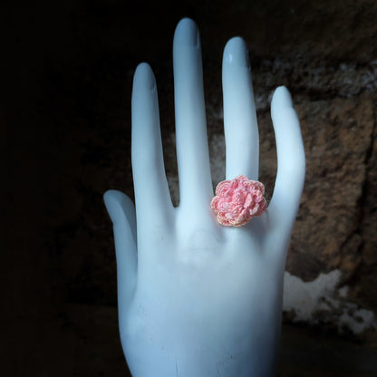 Bague en crochet fait main pivoine