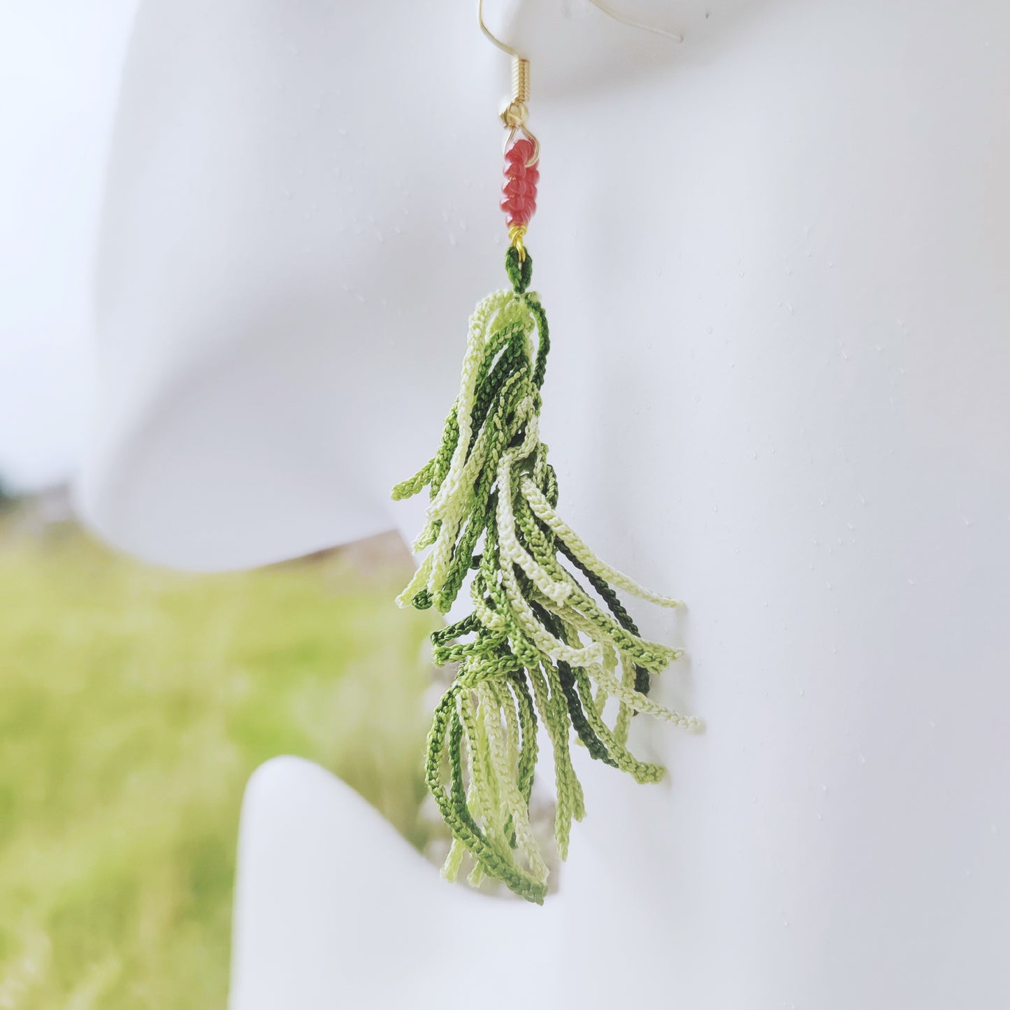 boucles d'oreilles en crochet micro en forme de aiguilles de pin, un cadeau unique pour les occasions festives