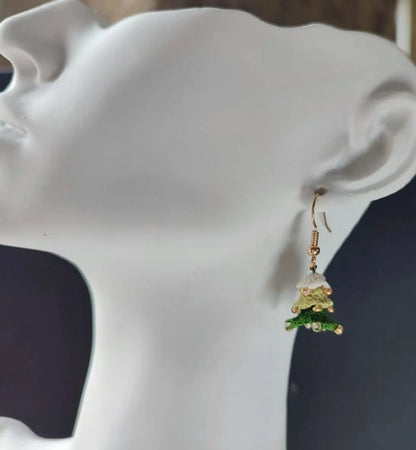 boucles d'oreilles en crochet micro en forme de sapin de Noël, un cadeau unique pour les occasions festives