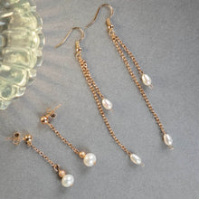 Charger l&#39;image dans la galerie, Set de boucles d’oreilles longues et courtes en perles, avec fixation par clou et crochet, convenant à toutes les occasions.
