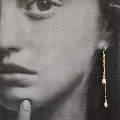 Boucles d’oreilles en perles au style chic et raffiné, idéales pour les mariages et les réceptions.