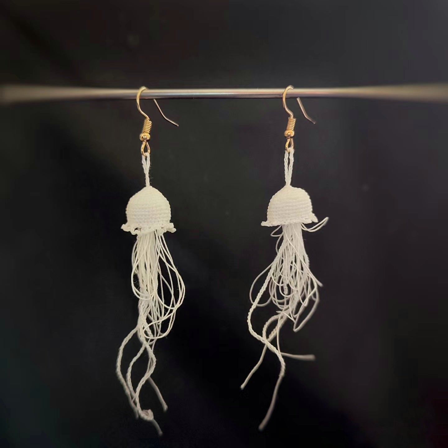 Boucles d'oreilles en crochet Méduse - blanc