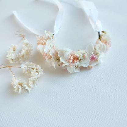 Boucles d'oreilles en Fleurs Séchées Blanches - Vue d'ensemble des boucles d'oreilles avec des fleurs délicates