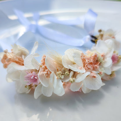 Victoire Bracelet with Dried and Preserved Flowers - Overall view of the bracelet with a soft ribbon and delicate flowers