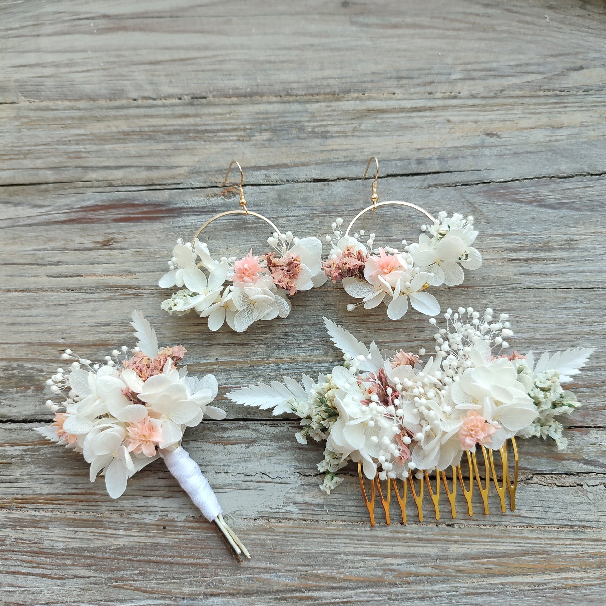 bijoux de mariage en fleurs sechees roses et blanches