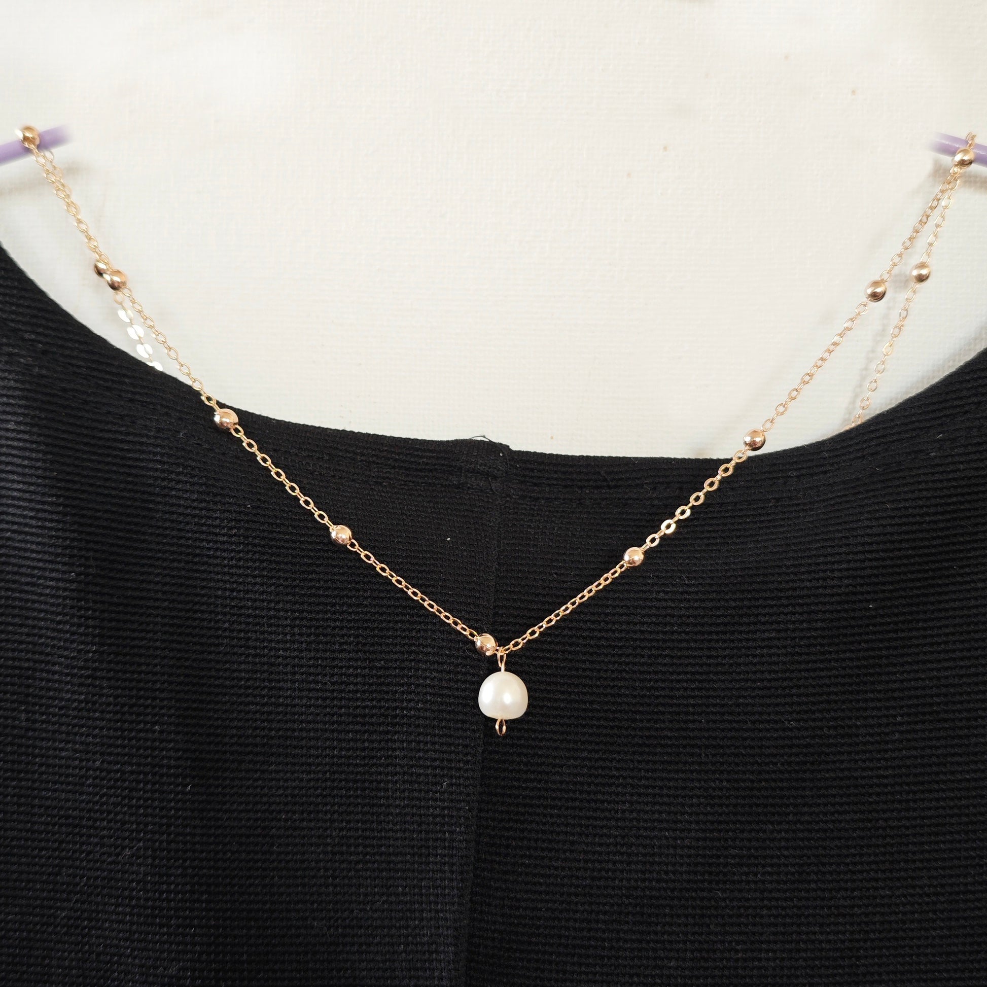 collier en fleurs stablisees avec perle