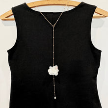 Charger l&#39;image dans la galerie, collier en fleurs stablisees
