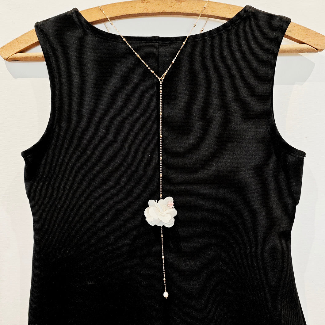 collier en fleurs stablisees