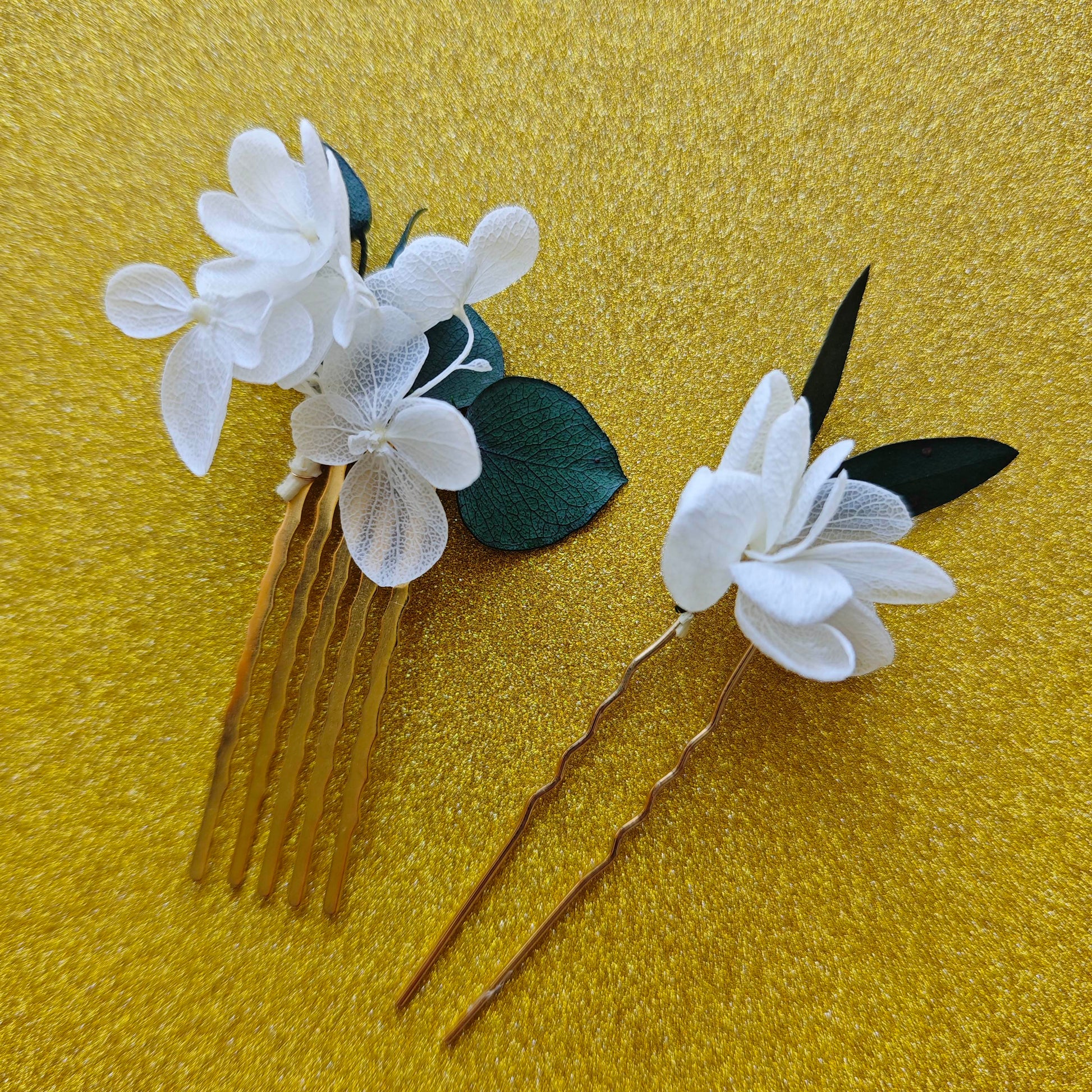 Détail des fleurs séchées stabilisées et des textures végétales de la collection Sylvine