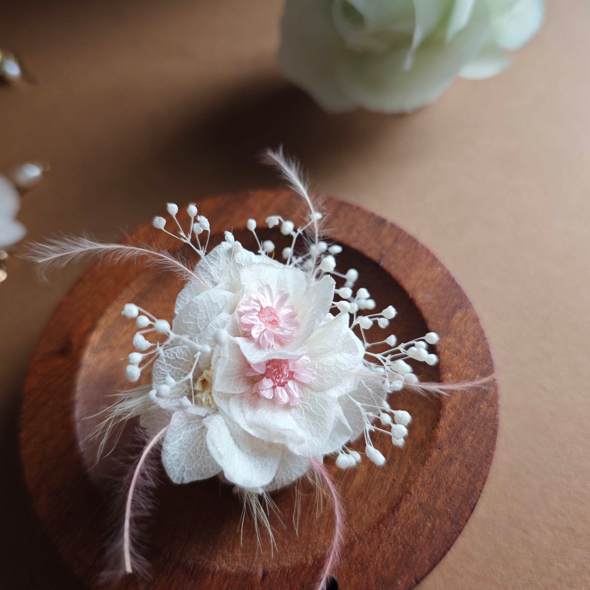 Création artisanale unique en fleurs éternelles