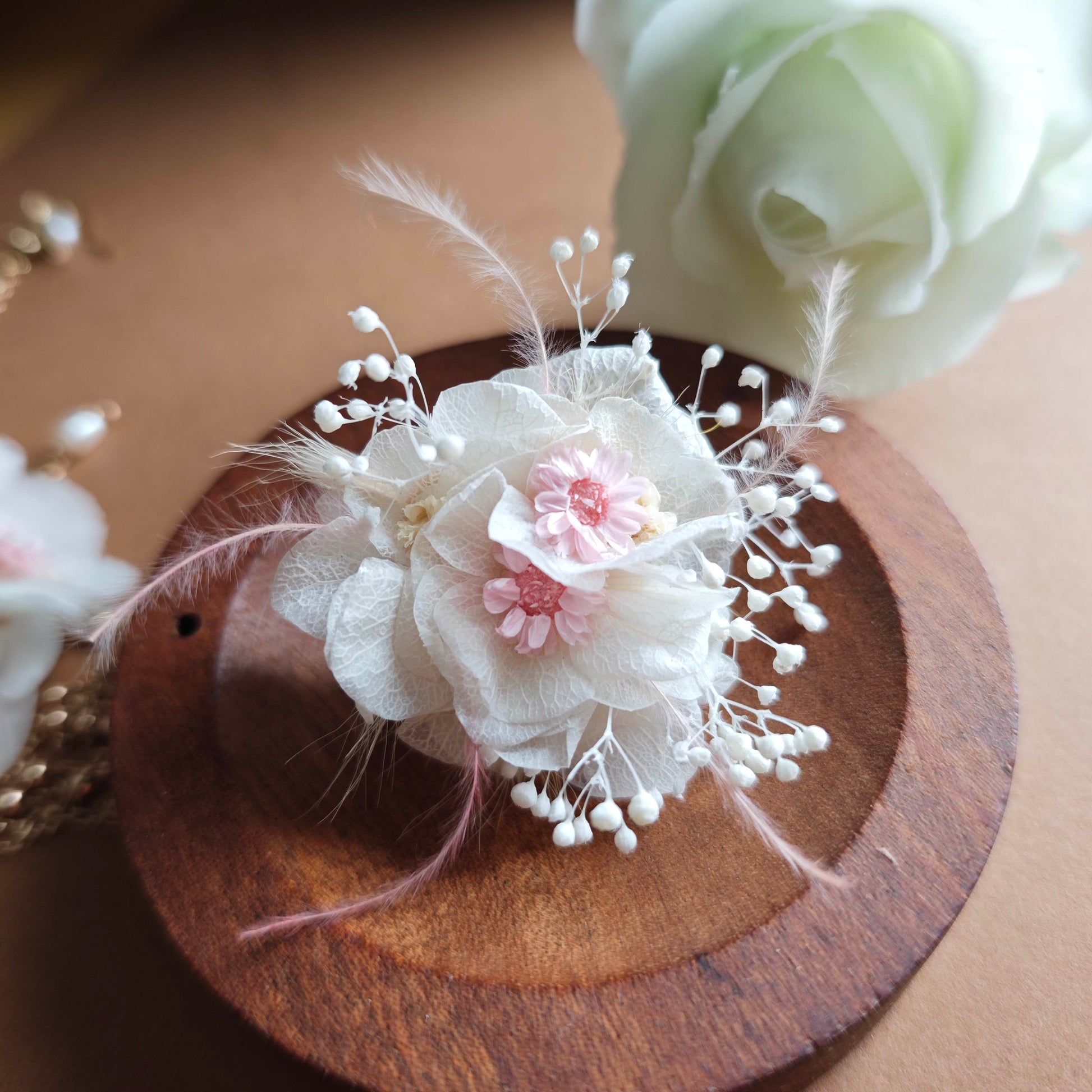Création artisanale unique en fleurs éternelles