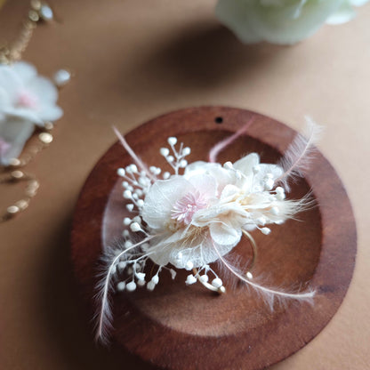 Bijou de mariage floral aux tons ivoire et rose