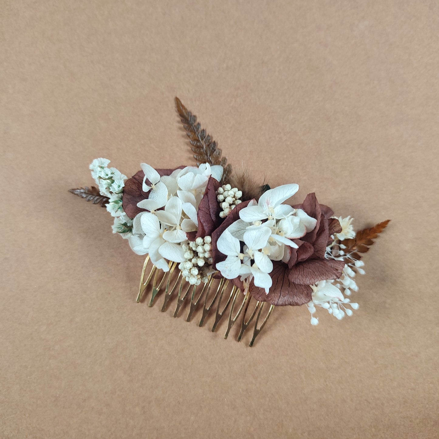 Accessoire de cheveux floral fait main, mélange de fleurs stabilisées dans des nuances automnales.