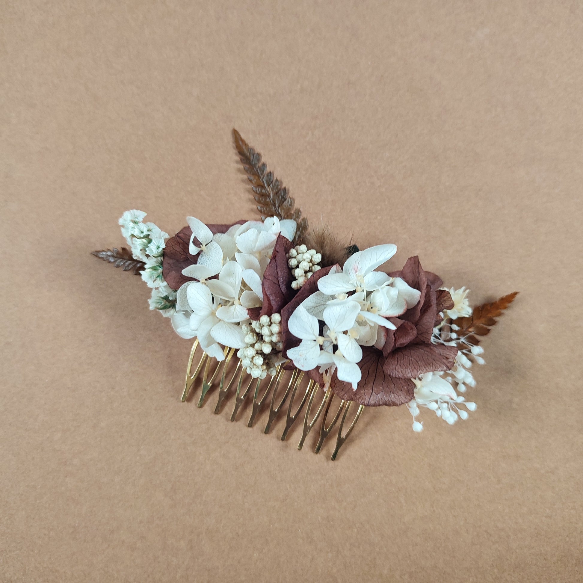 Accessoire de cheveux floral fait main, mélange de fleurs stabilisées dans des nuances automnales.