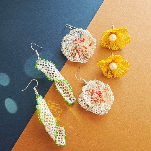 Boucles d'oreilles faites main en fil métallique avec des designs délicats, ornées de perles et de perles Miyuki.