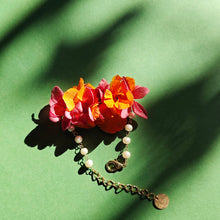Charger l&#39;image dans la galerie, Bracelet Soléa avec fleurs stabilisées orange et fuchsia et perles nacrées
