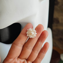 Charger l&#39;image dans la galerie, Clous d’oreilles Alix
