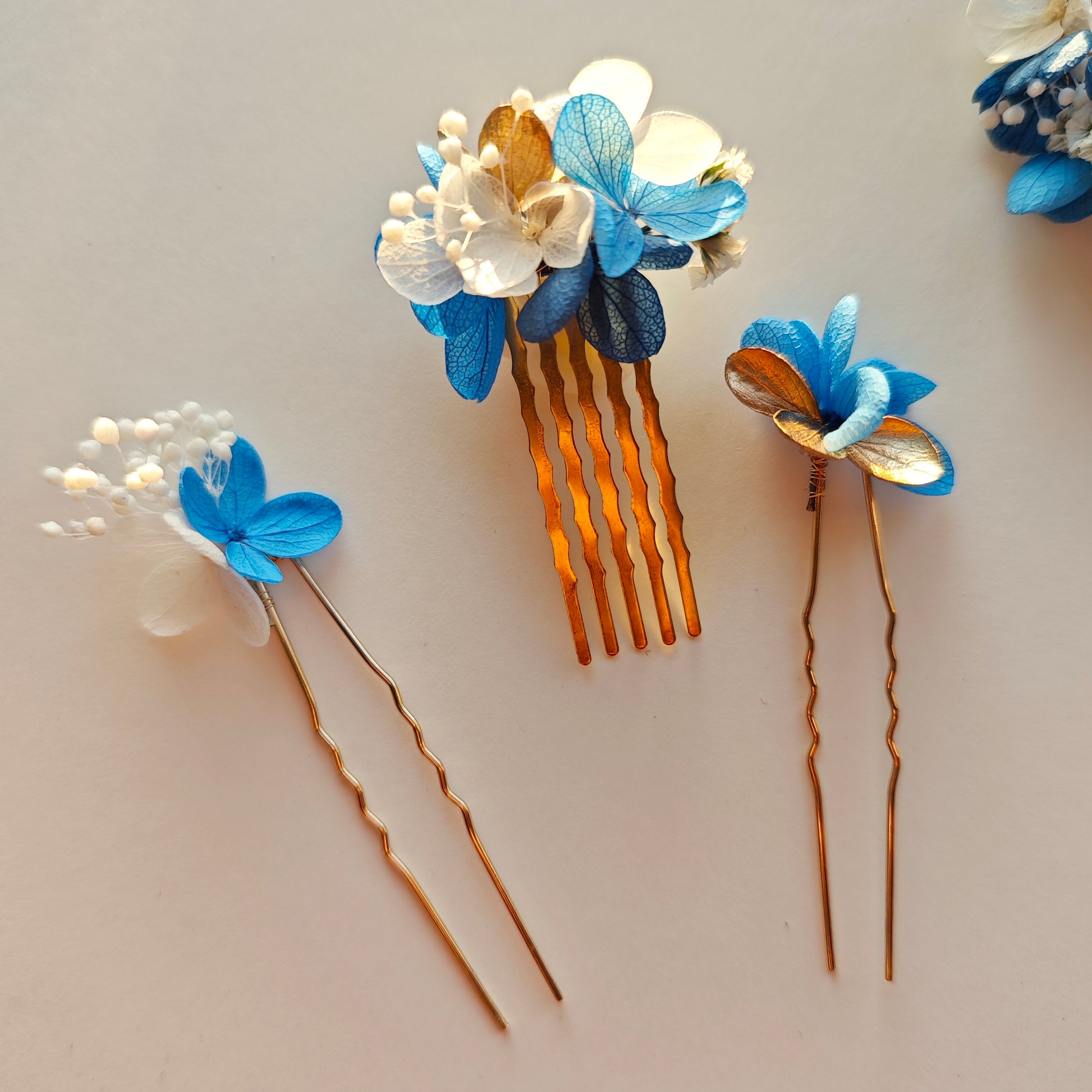 Set de trois accessoires cheveux floraux bleu, blanc et or, collection Léonie