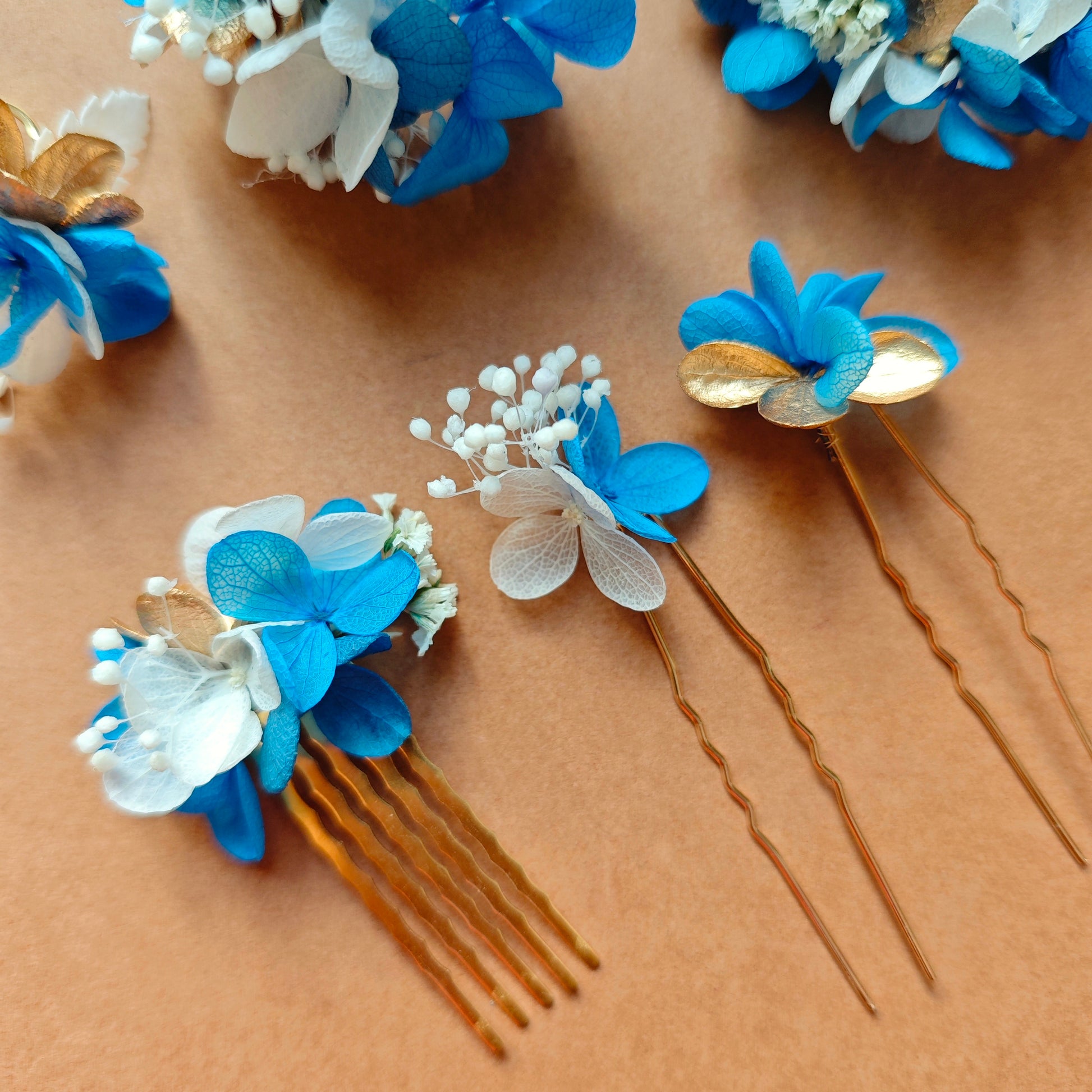 Set de trois accessoires cheveux floraux bleu, blanc et or, collection Léonie