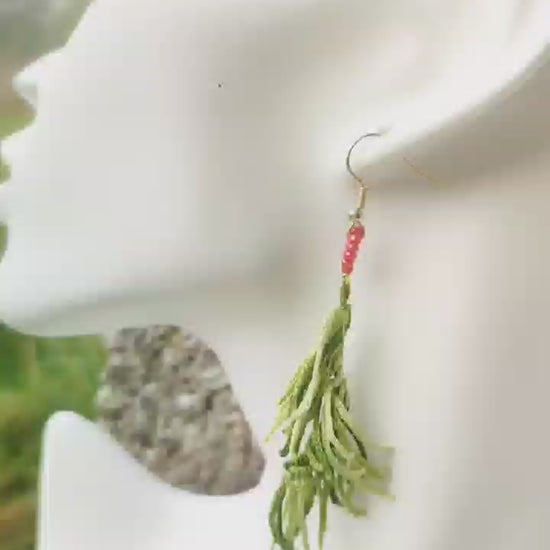 boucles d'oreilles en crochet micro en forme de aiguilles de pin, un cadeau unique pour les occasions festives