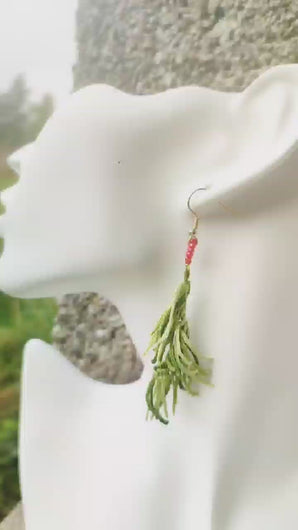 boucles d'oreilles en crochet micro en forme de aiguilles de pin, un cadeau unique pour les occasions festives
